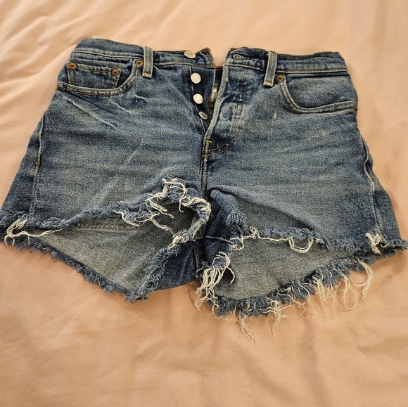 LEVIS 501 SHORTS‎ BUTTON FLY- SIZE 26 - Picture 2 of 4